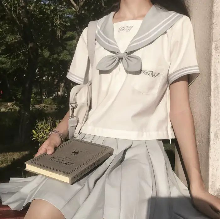 龙纹身的女孩